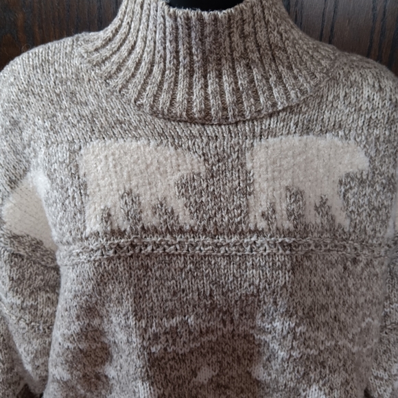 Polar Bear Sweater - Picture 3 of 5